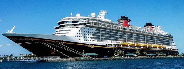 Disney_Dream_docked_in_the_Bahamas_03.jpg