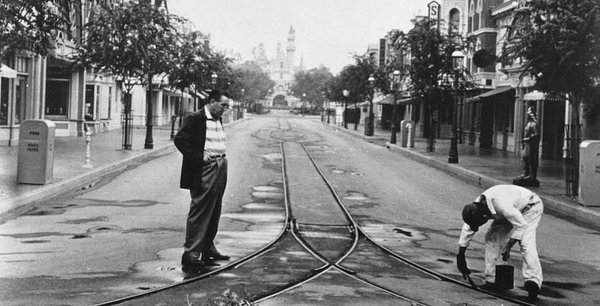 Walt-Disney-Main-Street-Disneyland.jpg